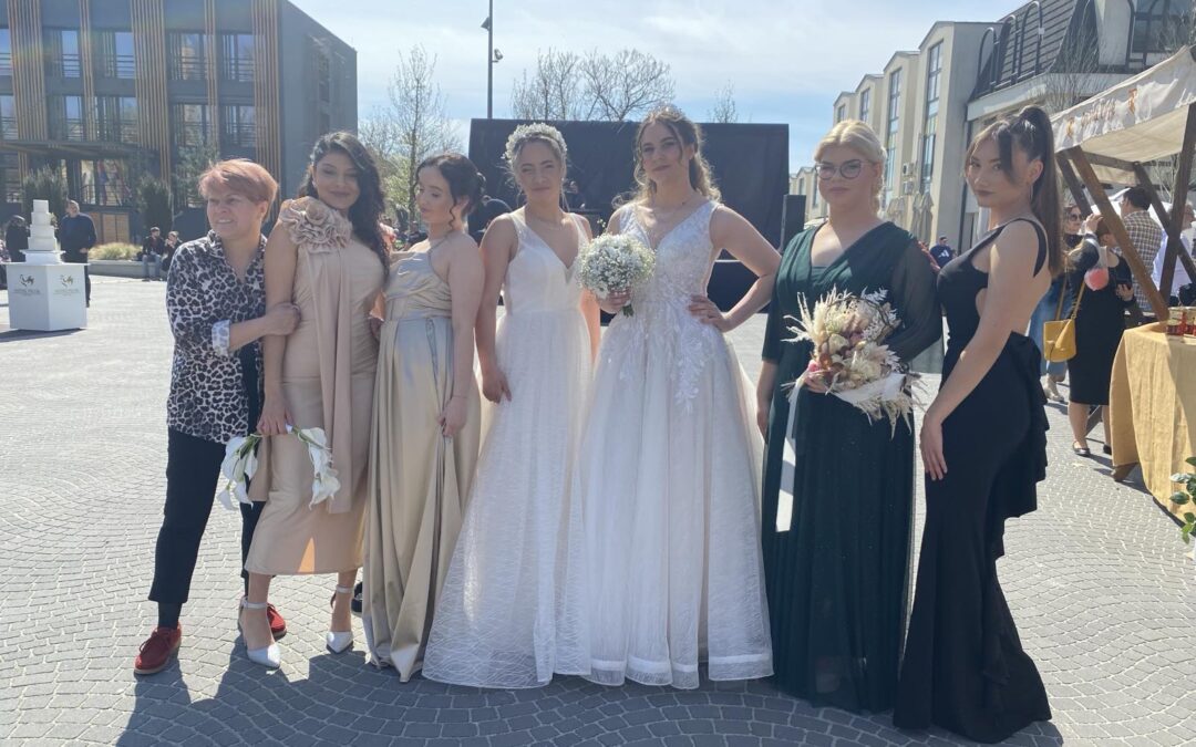 Učenice frizerke sudjelovale u oblikovanju frizura i kao modeli nosile haljine, vjenčanice i frizure na prvome Sajmu vjenčanja u Đurđevcu